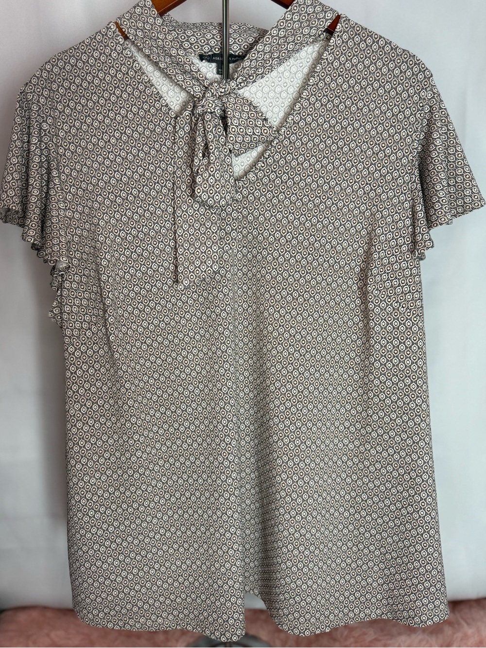 Adrianna Papell - Beige & White Tie-Neck Flutter Sleeve Blouse - Size 1X